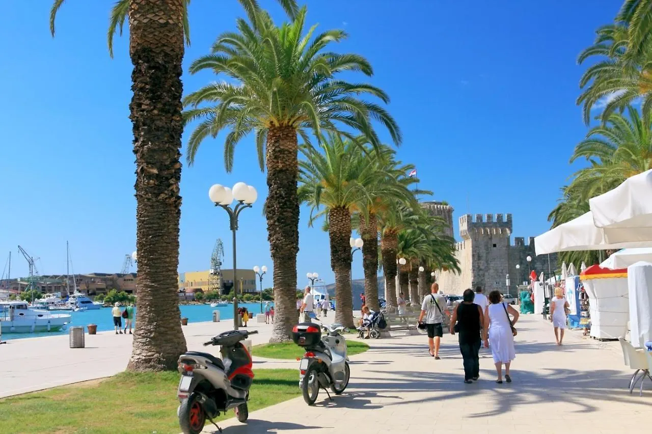 Apartment In Okrug Gornji With Sea View, Balcony, Air Conditioning, W-Lan 5050-1 Trogir