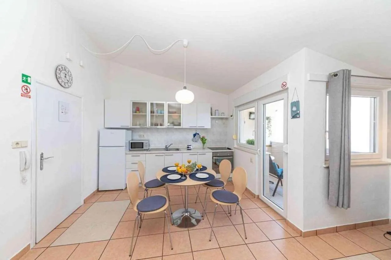 Apartment In Okrug Gornji With Sea View, Balcony, Air Conditioning, W-Lan 5050-1 Traù