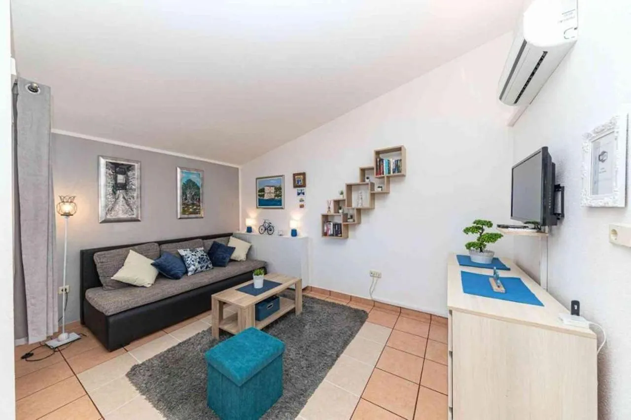 Apartment In Okrug Gornji With Sea View, Balcony, Air Conditioning, W-Lan 5050-1 Trogir