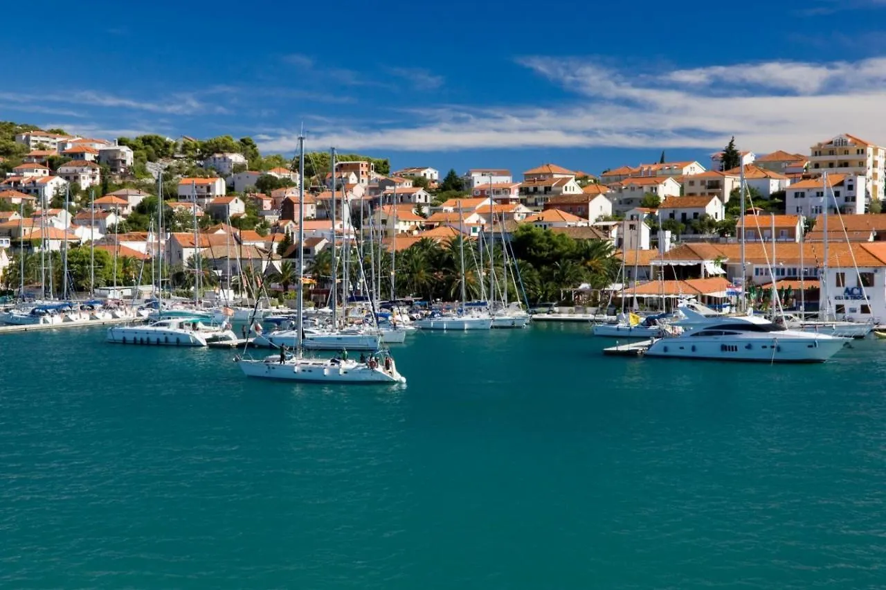 Apartment In Okrug Gornji With Sea View, Balcony, Air Conditioning, W-Lan 5050-1 Trogir 0*,