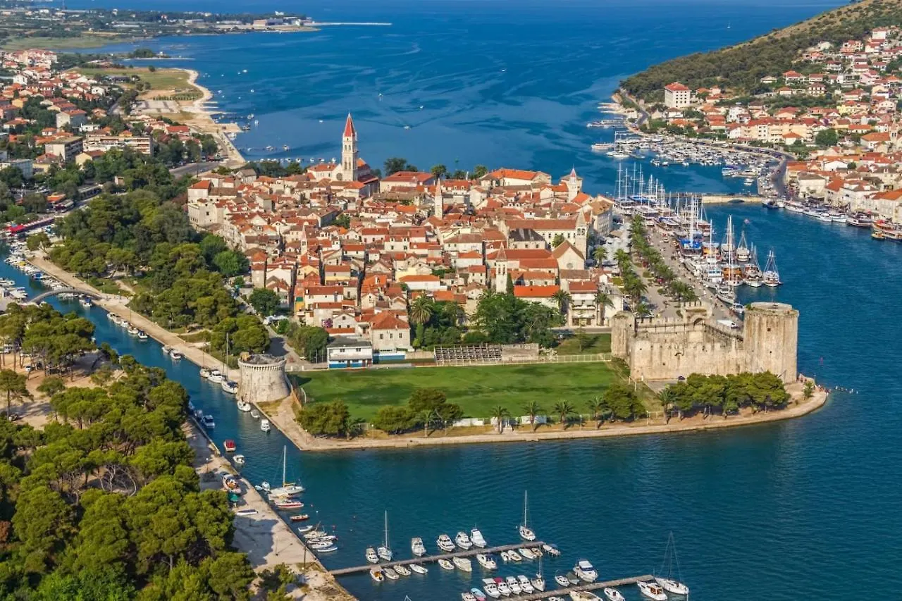 Apartment In Okrug Gornji With Sea View, Balcony, Air Conditioning, W-Lan 5050-1 Trogir